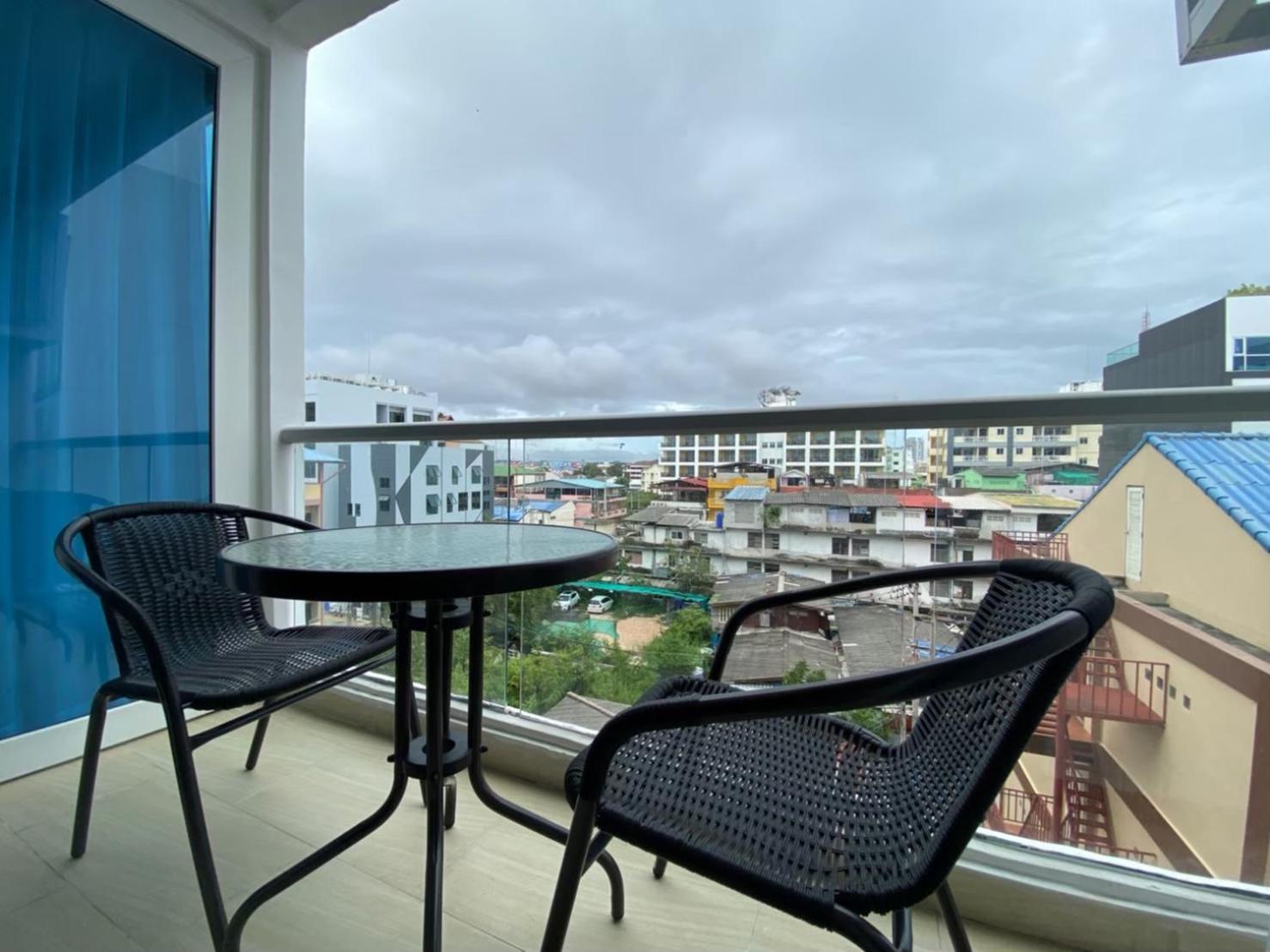Grand Avenue Suites X Monthstayz Thailand 파타야 외부 사진