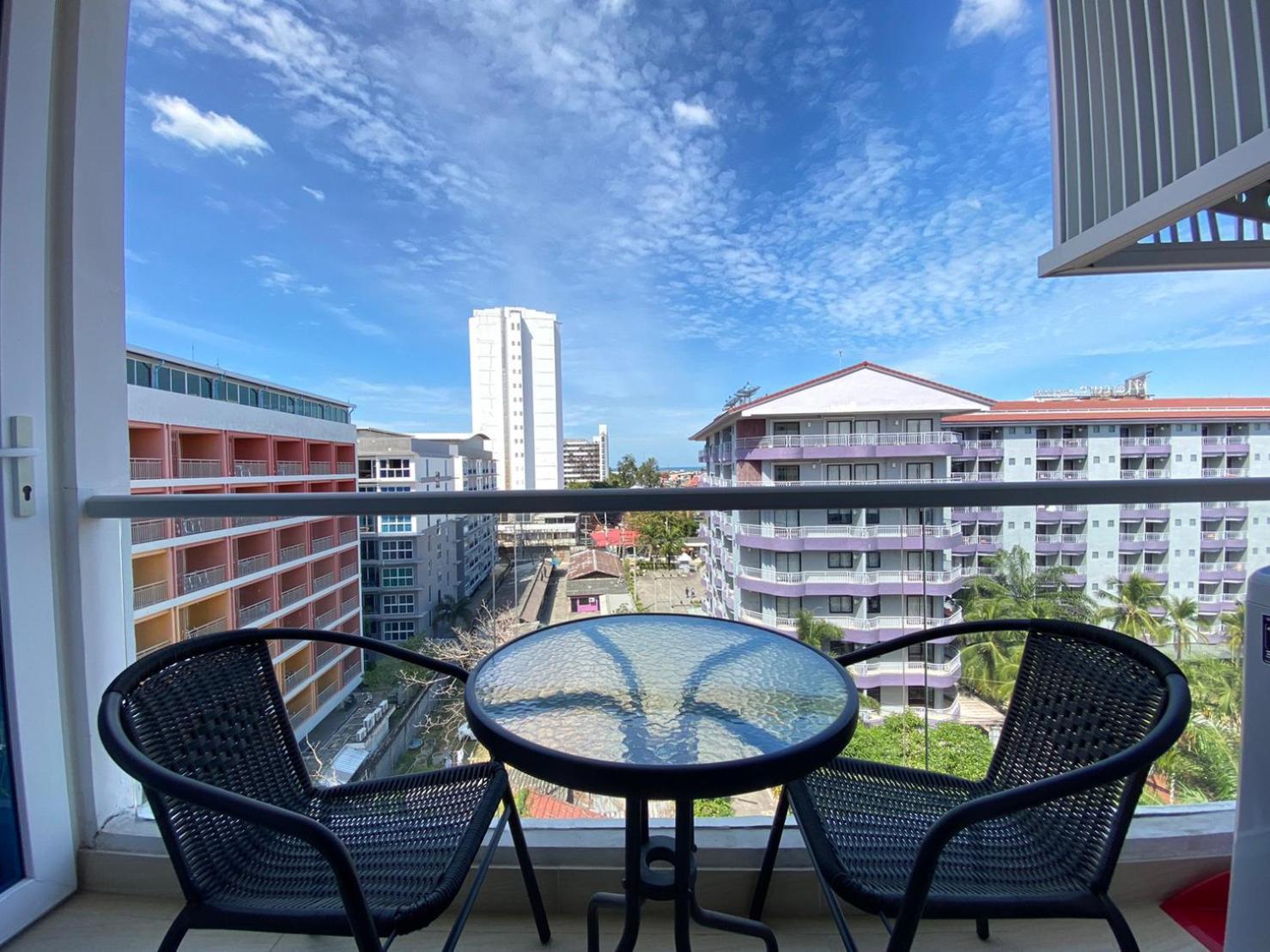 Grand Avenue Suites X Monthstayz Thailand 파타야 외부 사진